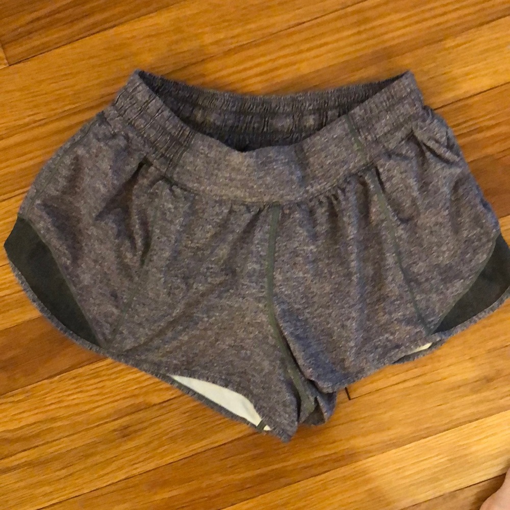Lululemon like new shorts with liner 8 reg